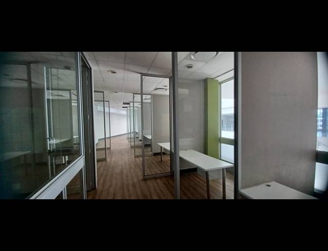 2,355M² RETAIL TO LET IN CRAIGHALL PARK